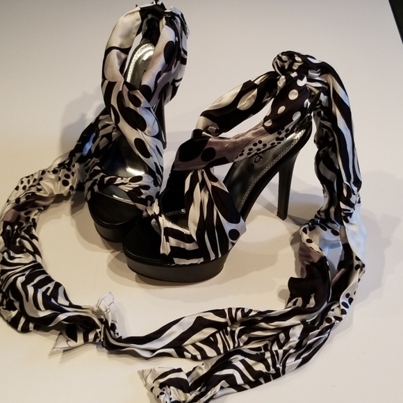Bebe Scarlett Black White Satin Open-Toe Heels - Picture 2 of 8